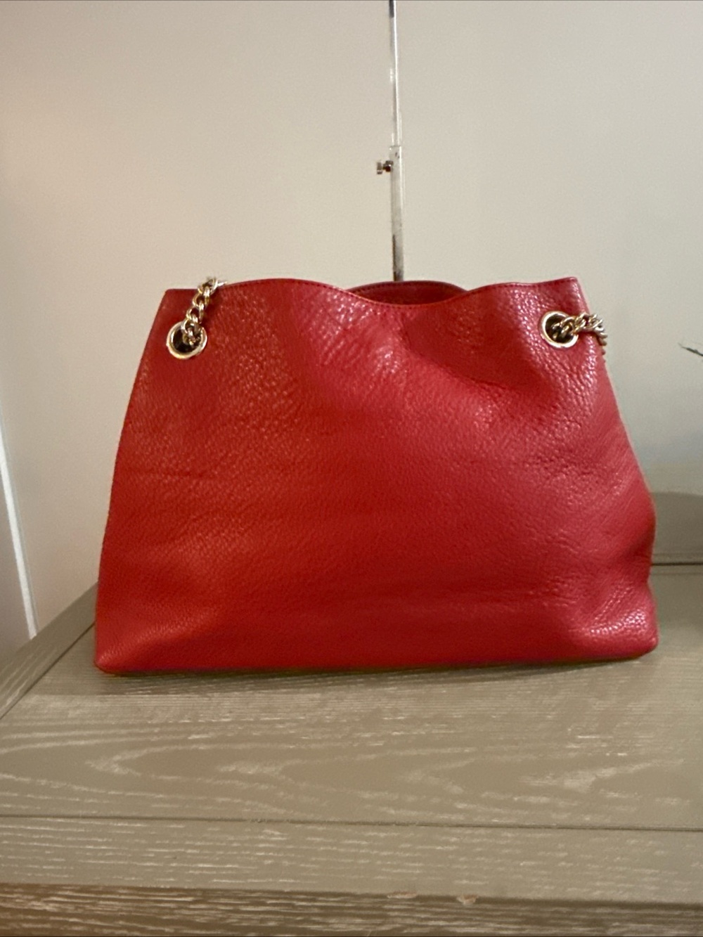 Gucci Red Pebbled Leather Shoulder Bag with Gold Chains - Picture 8 of 16